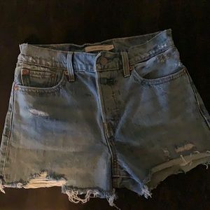 Levi’s wedgie short size 27. Button fly. High waisted.